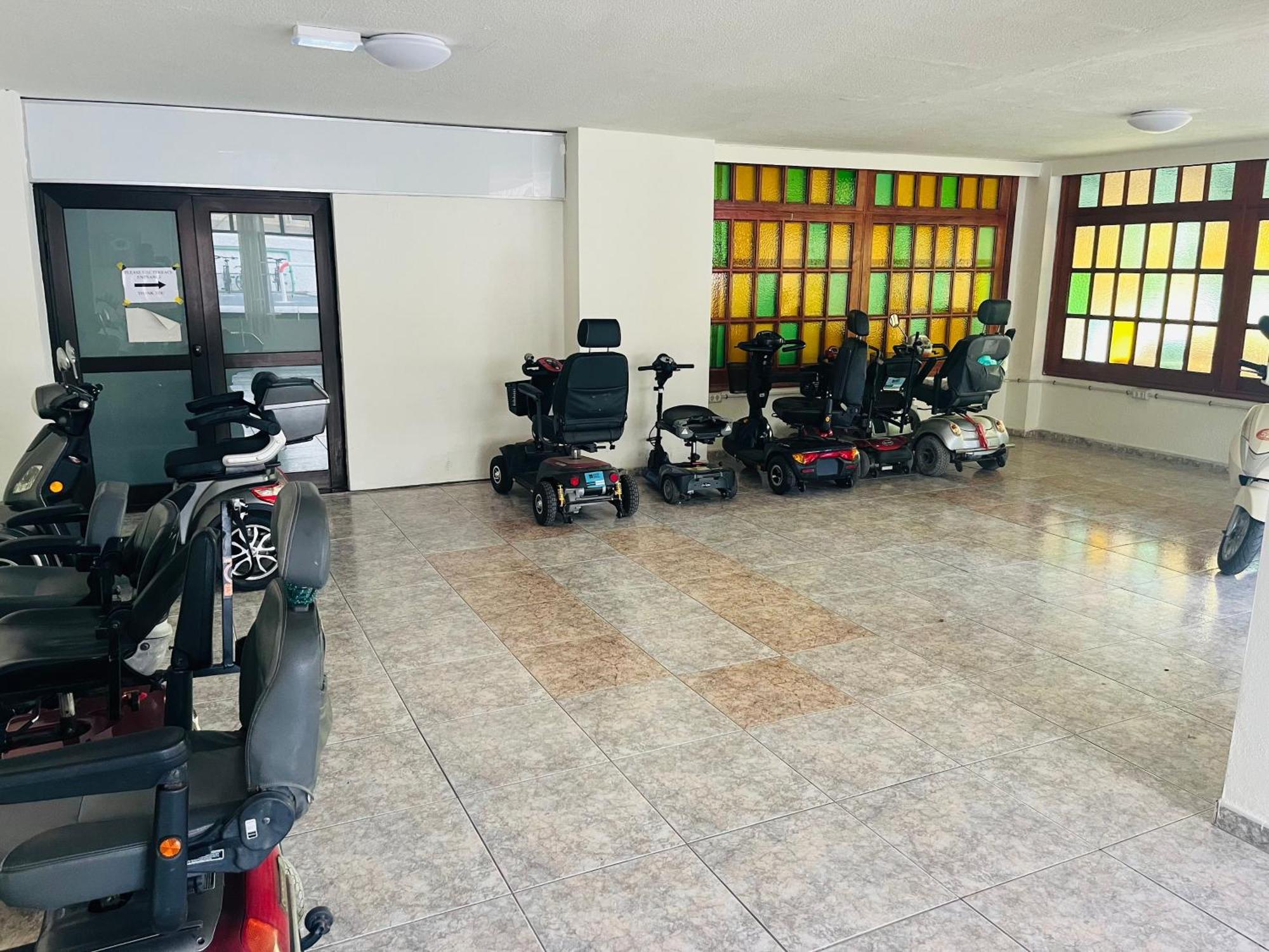 Superbe Appartement A Las Americas Torres Del Sol 阿罗纳 外观 照片